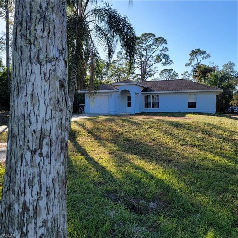 571 11th St SW, Naples, FL 34117-1