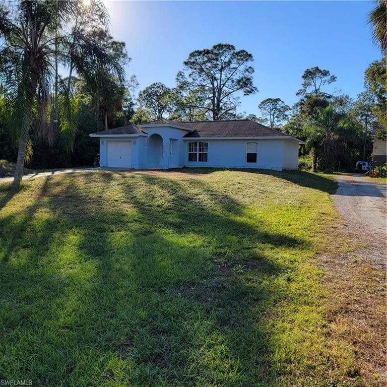 571 11th St SW, Naples, FL 34117-3