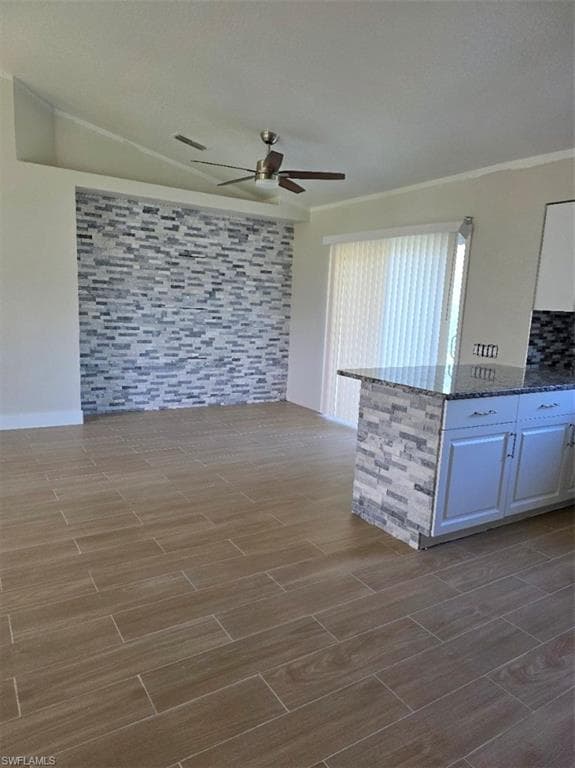 571 11th St SW, Naples, FL 34117-8