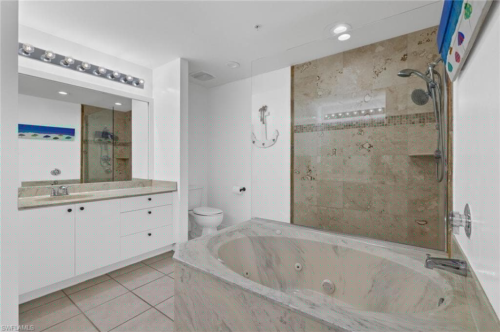 14817 Laguna Dr 203, Fort Myers, FL 33908-16