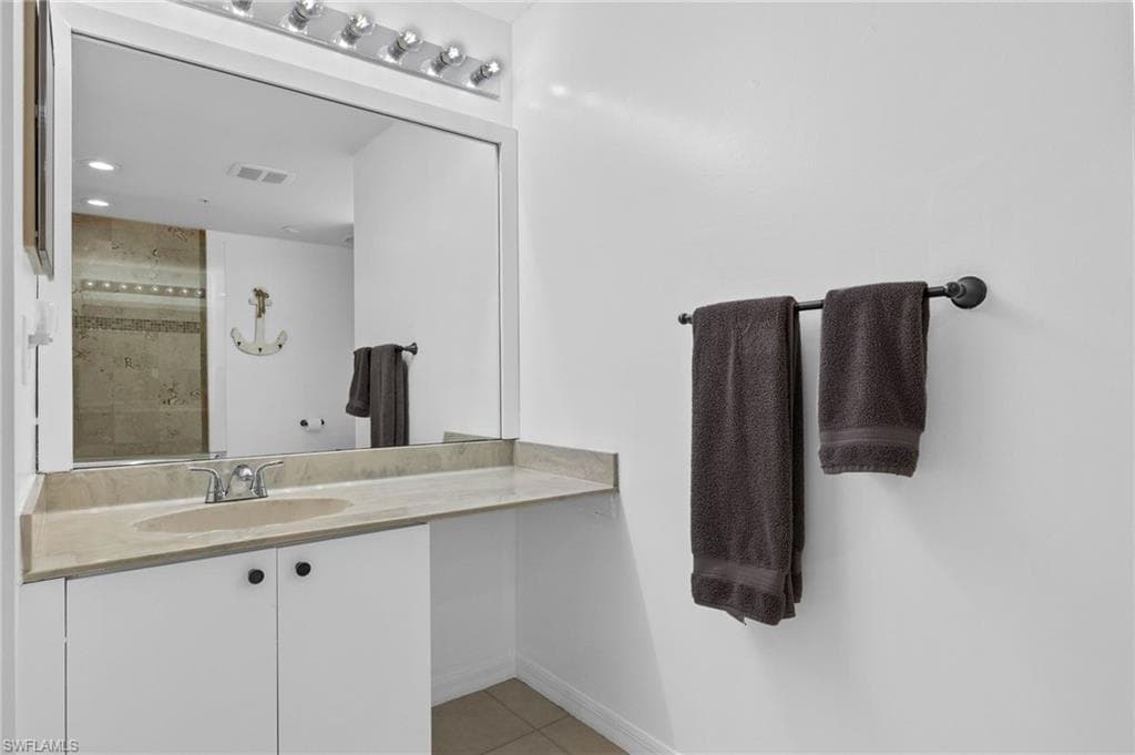 14817 Laguna Dr 203, Fort Myers, FL 33908-18