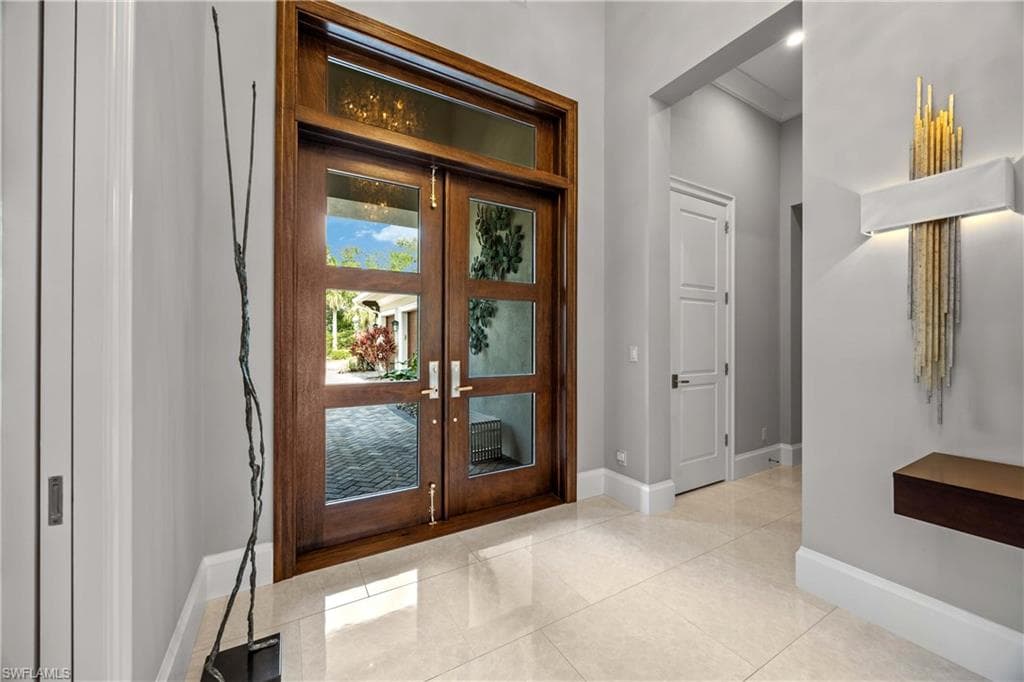 6884 Leeward Way, Naples, FL 34109-8