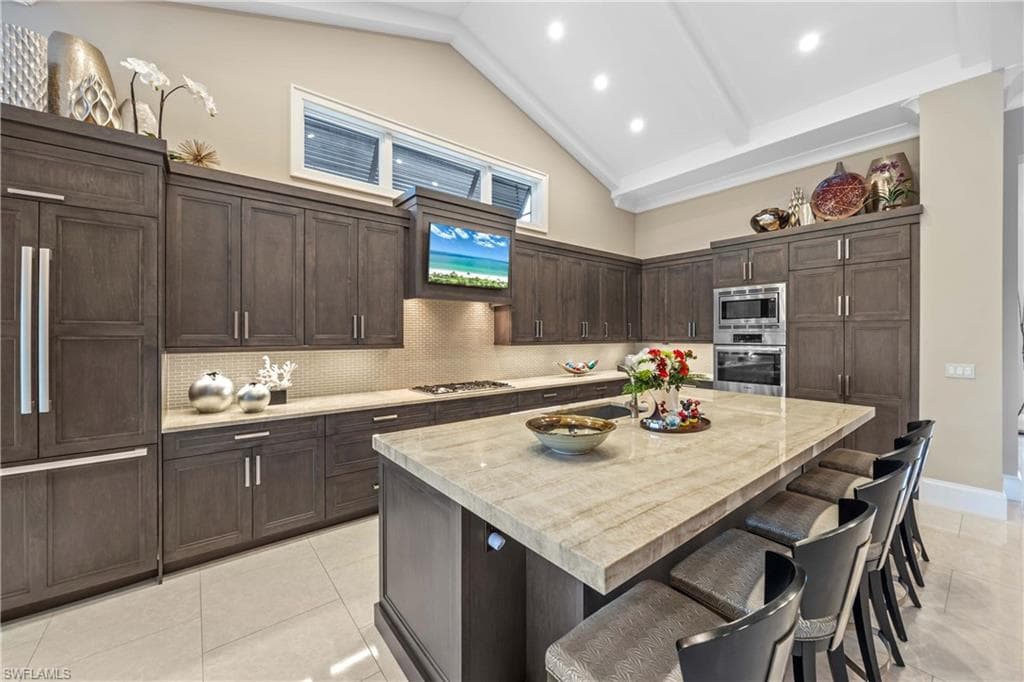 6884 Leeward Way, Naples, FL 34109-11