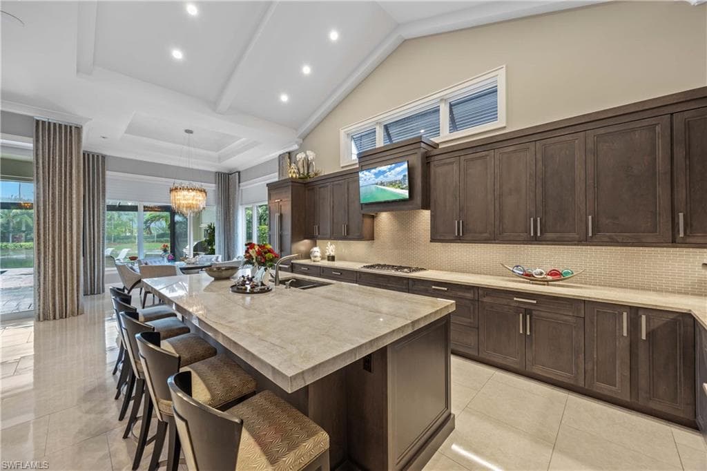 6884 Leeward Way, Naples, FL 34109-16