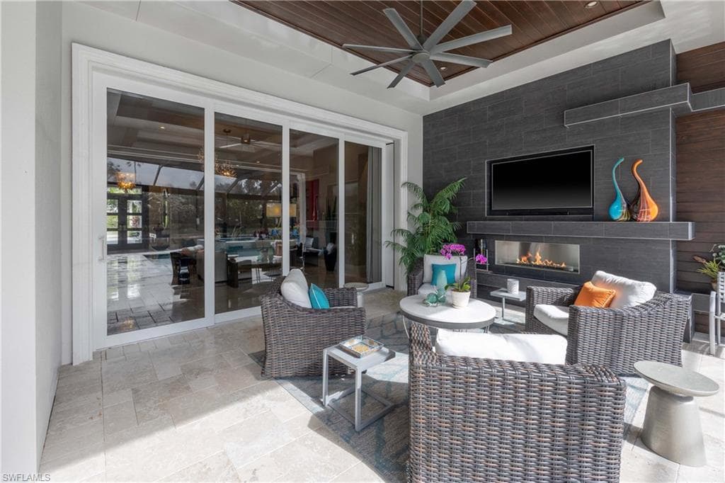 6884 Leeward Way, Naples, FL 34109-24