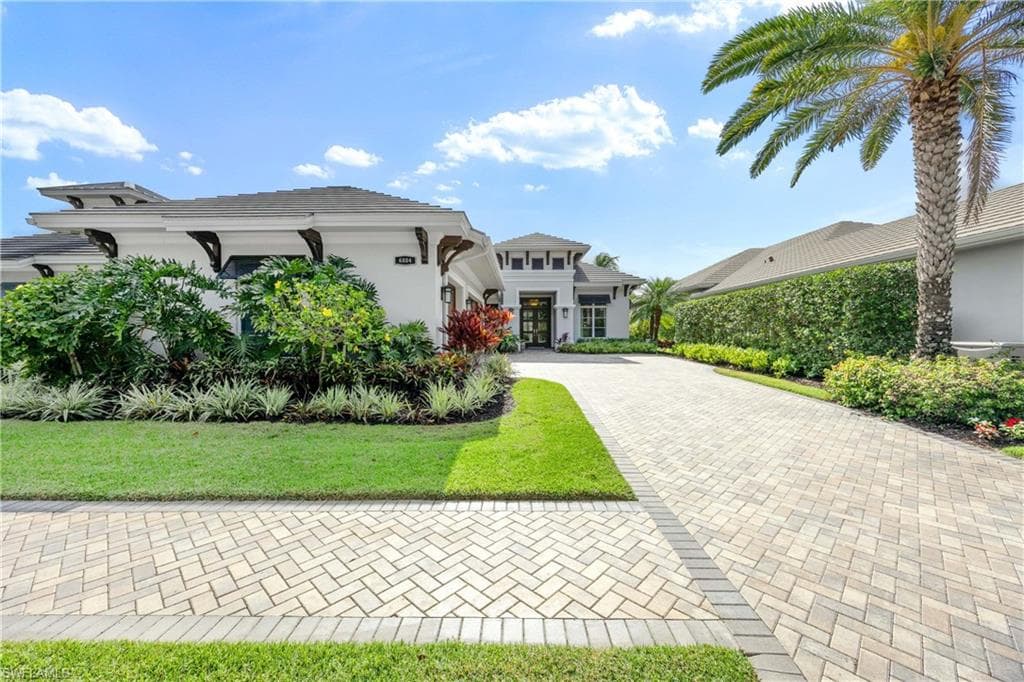 6884 Leeward Way, Naples, FL 34109-2