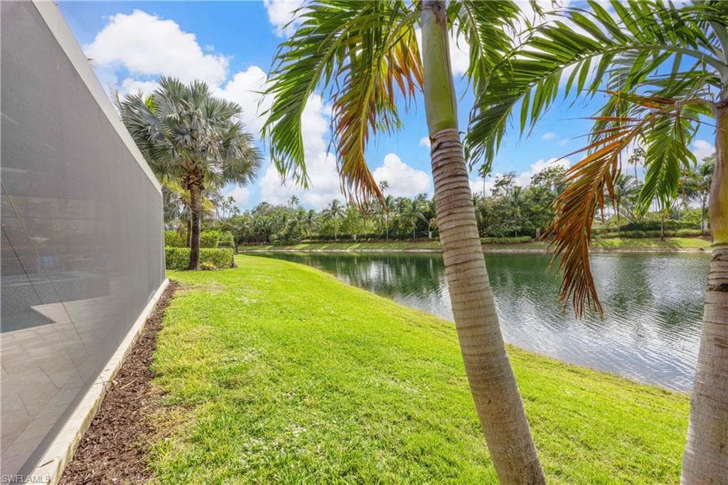 6884 Leeward Way, Naples, FL 34109-46