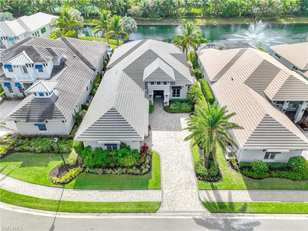 6884 Leeward Way, Naples, FL 34109-3