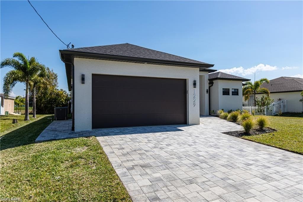 1229 37th Pl, Cape Coral, FL 33993-6