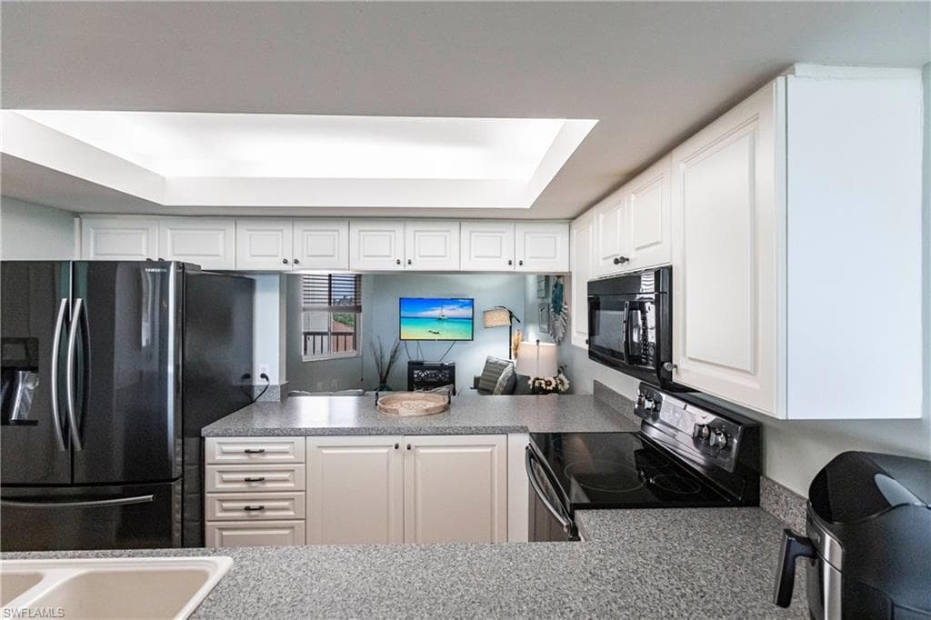 40 Seagate Dr 202a, Naples, FL 34103-23