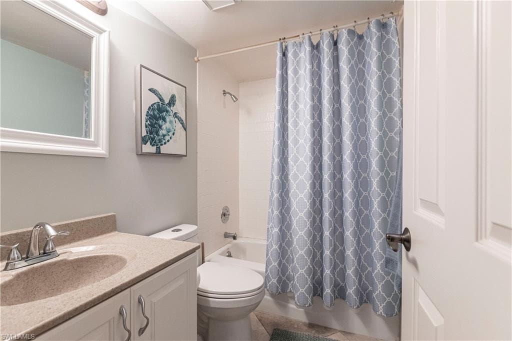 40 Seagate Dr 202a, Naples, FL 34103-30
