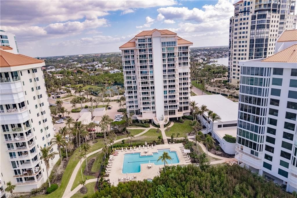 40 Seagate Dr 202a, Naples, FL 34103-40