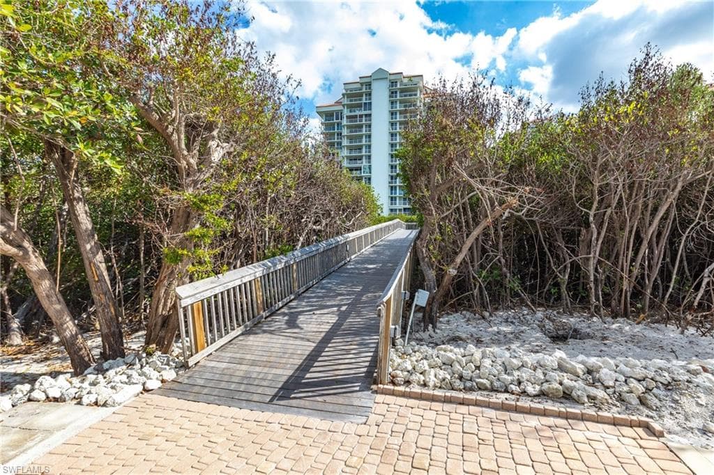 40 Seagate Dr 202a, Naples, FL 34103-41
