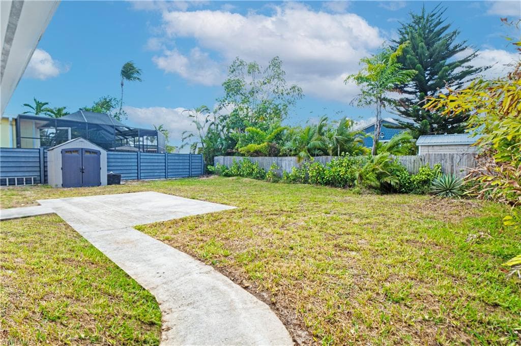 106 Pago Pago Dr W, Naples, FL 34113-25