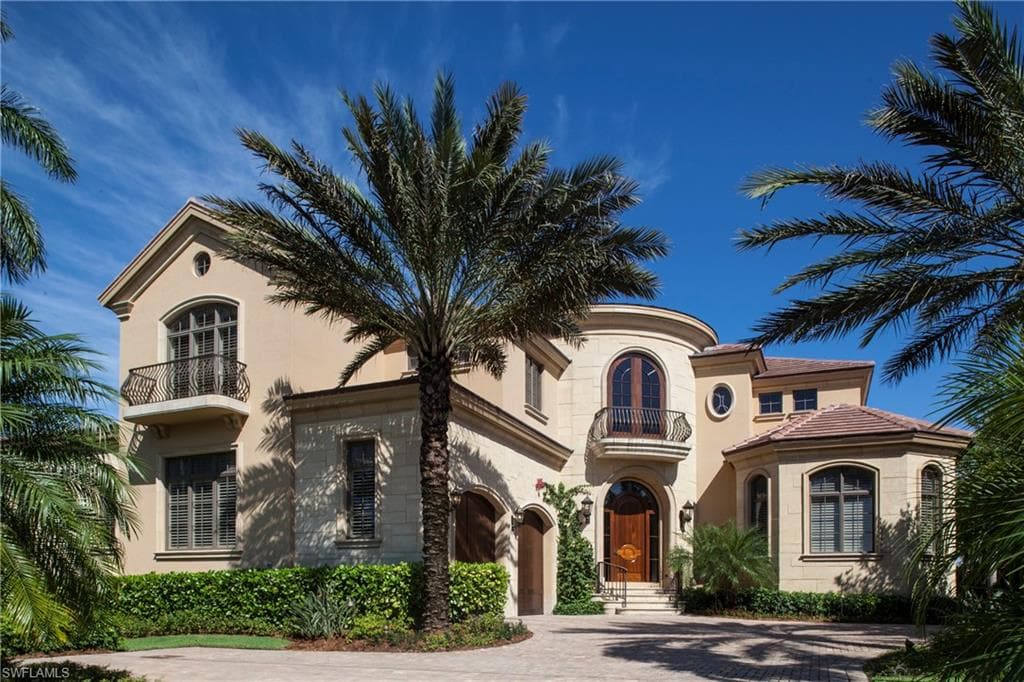 1979 4th St S, Naples, FL 34102-2