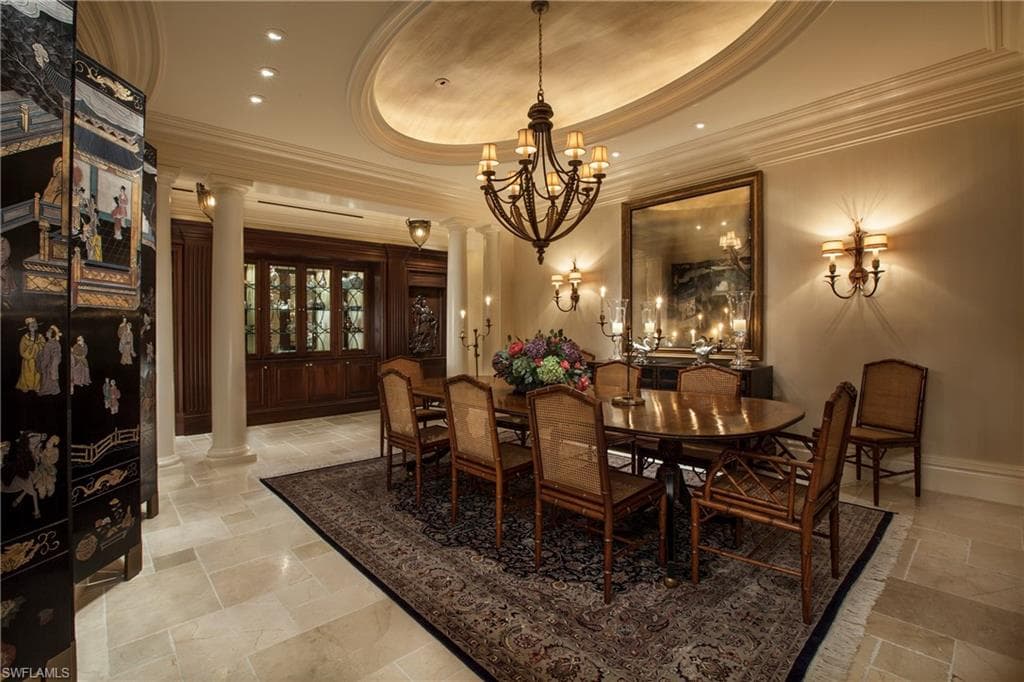 1979 4th St S, Naples, FL 34102-5