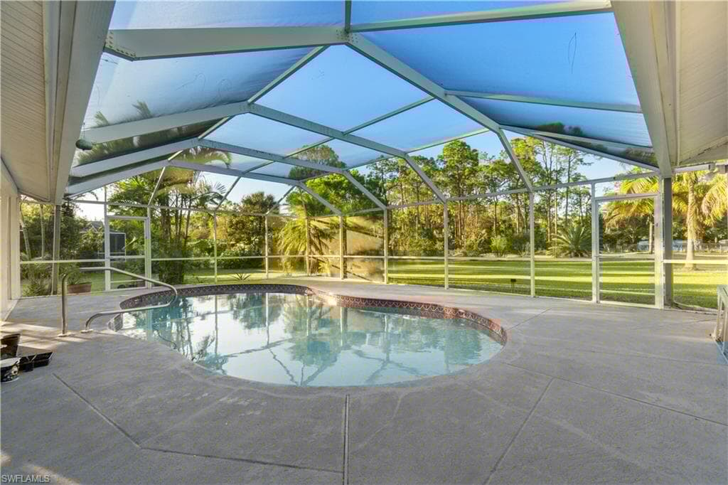 6011 Sea Grass Ln, Naples, FL 34116-15