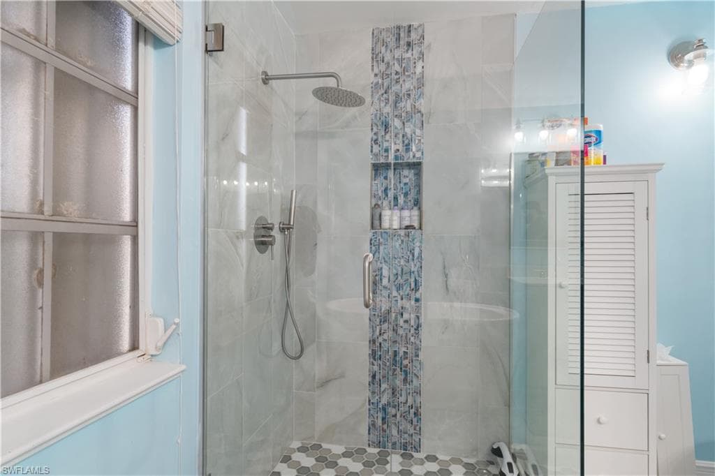 6011 Sea Grass Ln, Naples, FL 34116-26