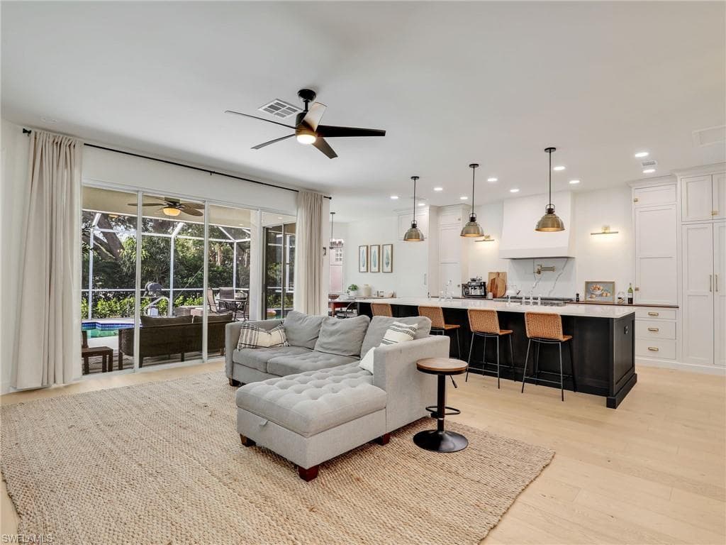 8850 Springwood Ct, Bonita Springs, FL 34135-12