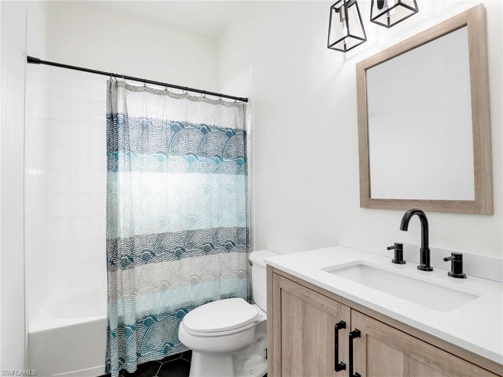 8850 Springwood Ct, Bonita Springs, FL 34135-36