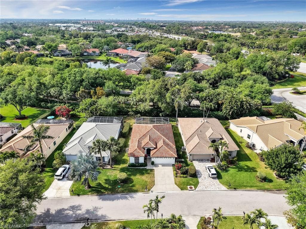 8850 Springwood Ct, Bonita Springs, FL 34135-2