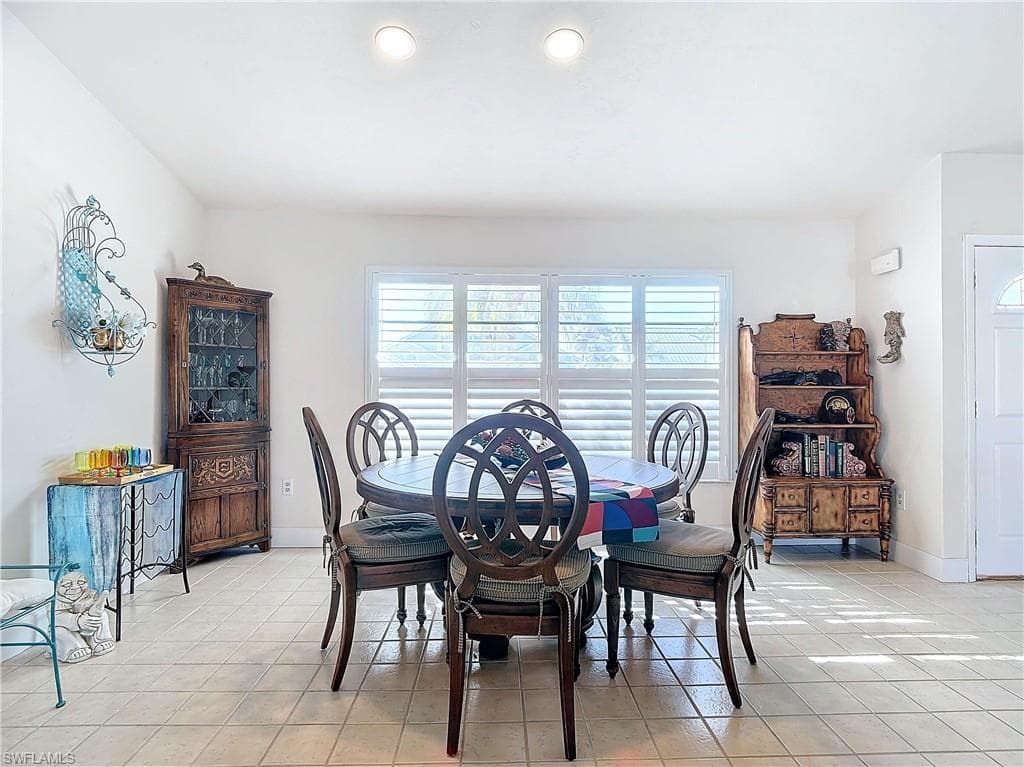 327 Conners Ave, Naples, FL 34108-10