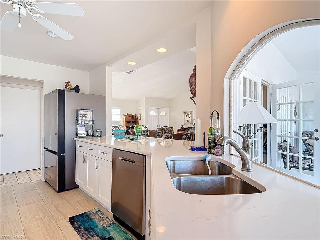 327 Conners Ave, Naples, FL 34108-23