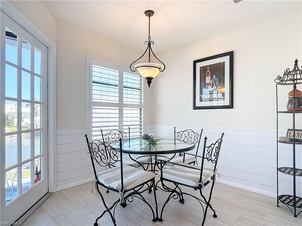 327 Conners Ave, Naples, FL 34108-25