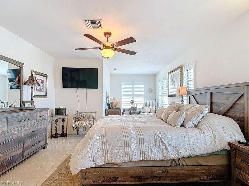 327 Conners Ave, Naples, FL 34108-33