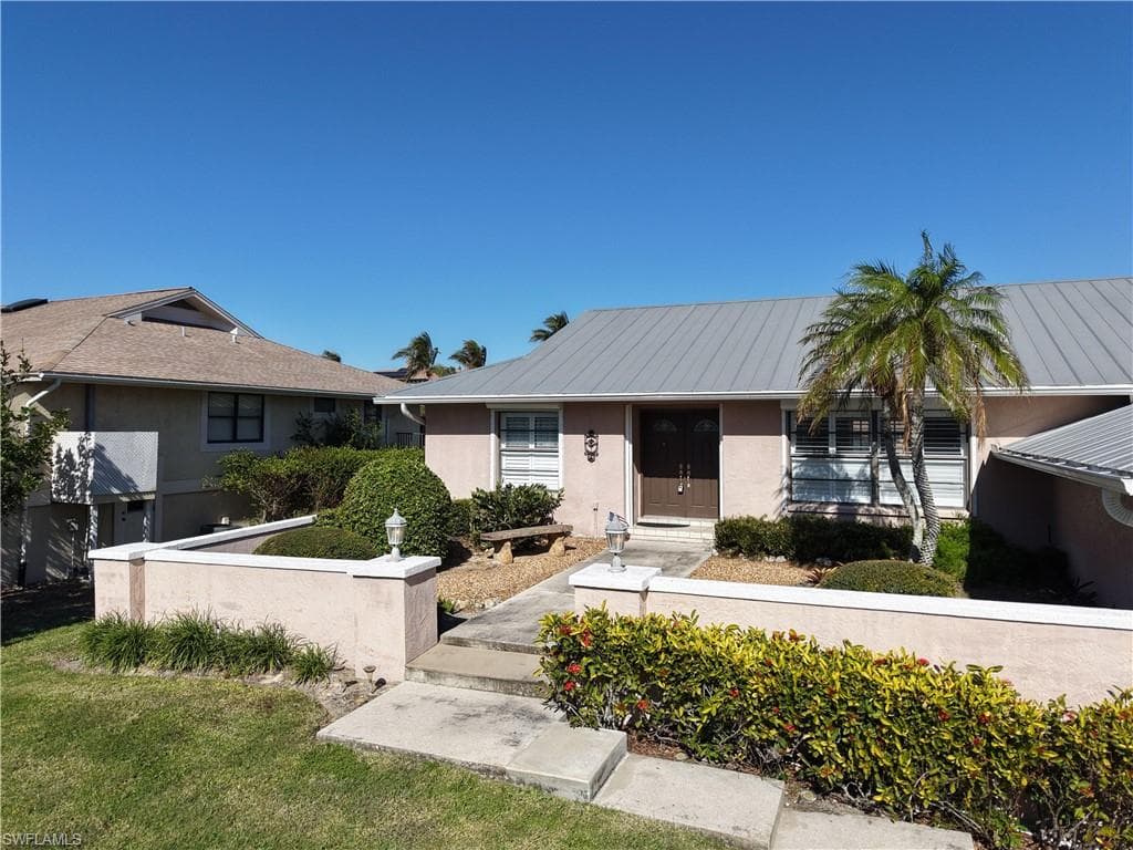 327 Conners Ave, Naples, FL 34108-5