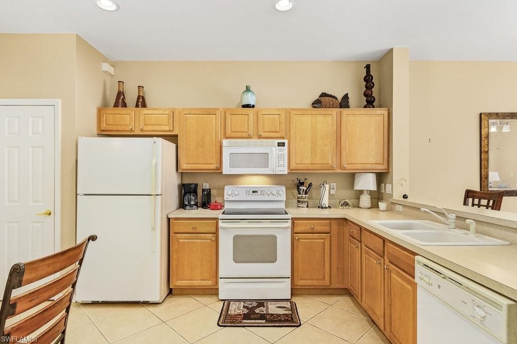 8381 Village Edge Cir 3, Fort Myers, FL 33919-10