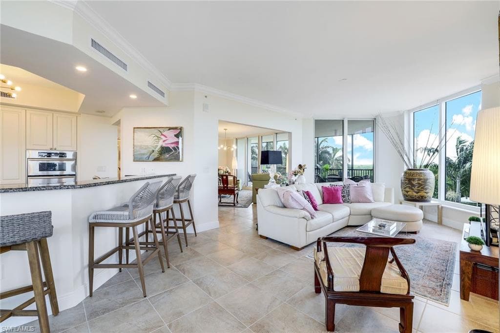 1050 Borghese Ln 206, Naples, FL 34114-11
