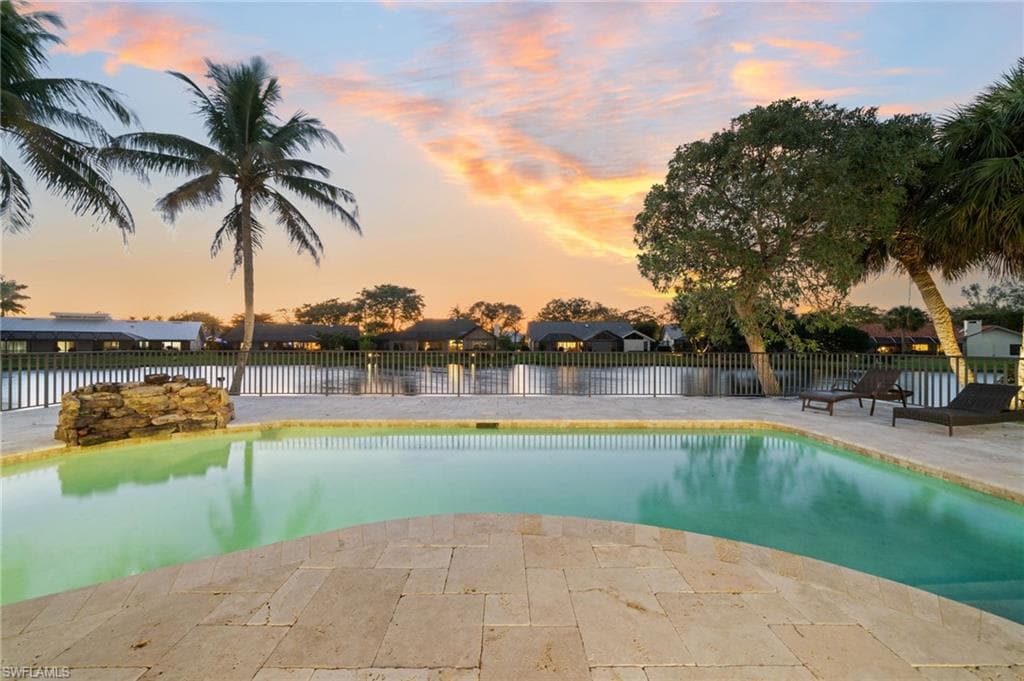 2341 Mayfield Ct 8, Naples, FL 34105-1