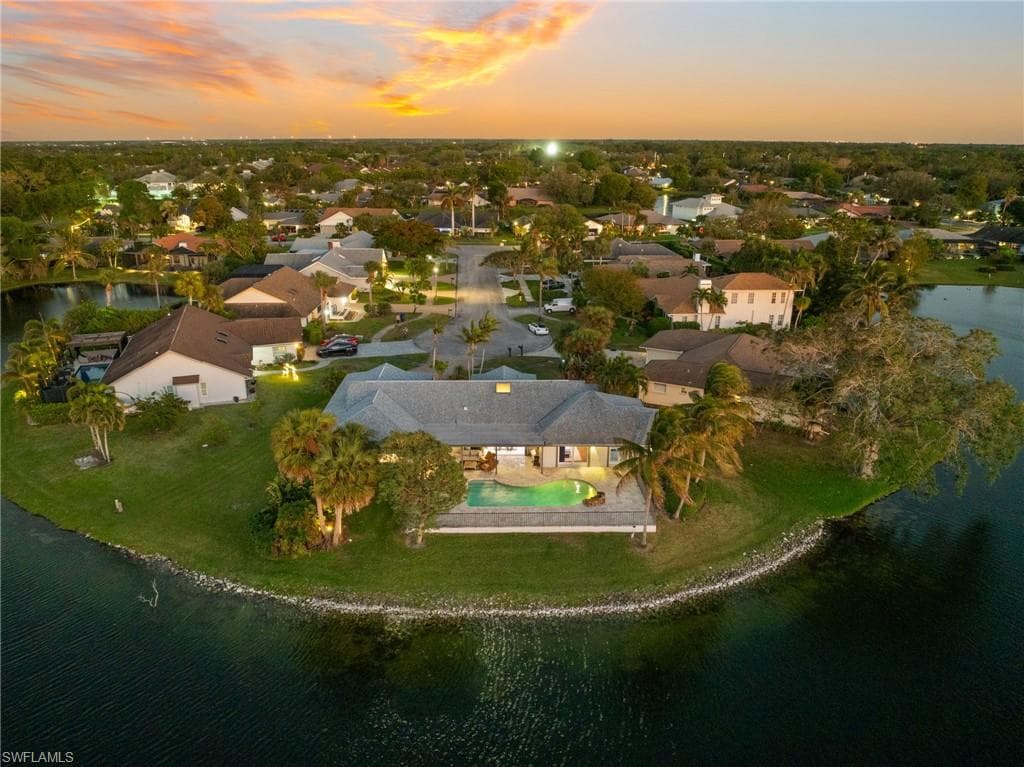 2341 Mayfield Ct 8, Naples, FL 34105-4