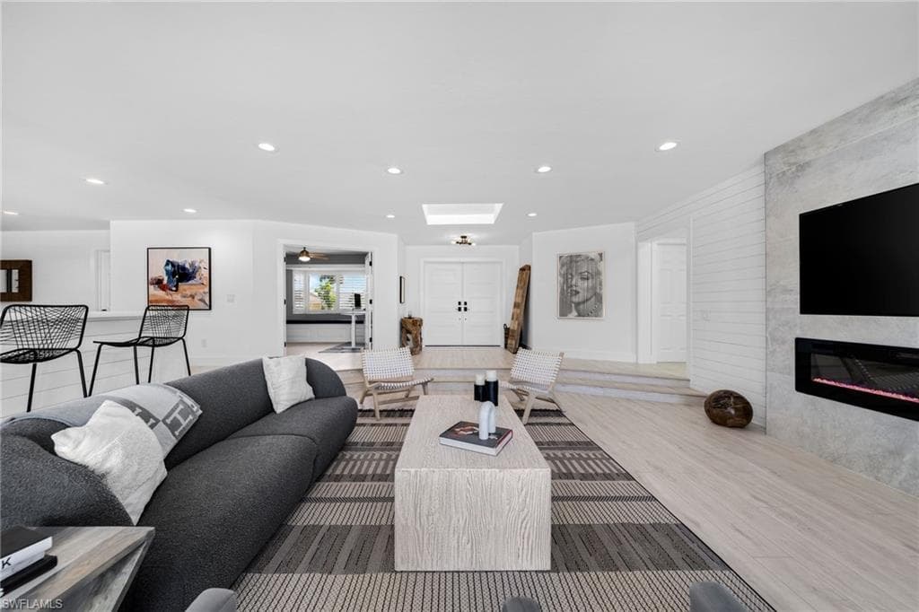 2341 Mayfield Ct 8, Naples, FL 34105-7