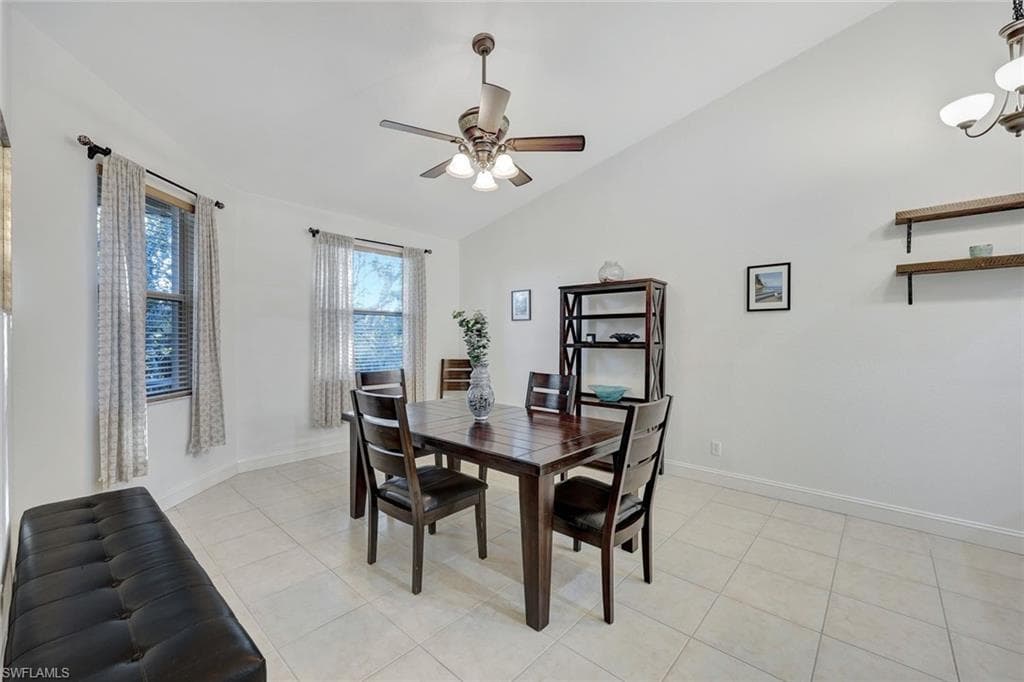 1355 Mariposa Cir 202, Naples, FL 34105-9