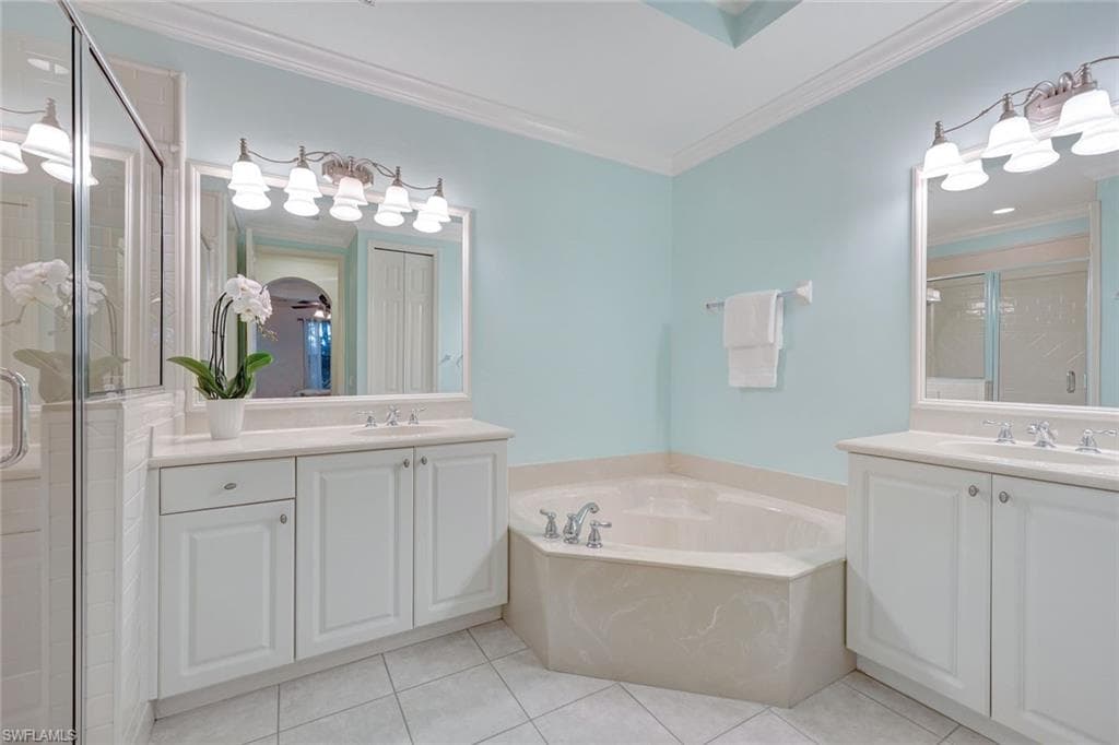 1355 Mariposa Cir 202, Naples, FL 34105-15