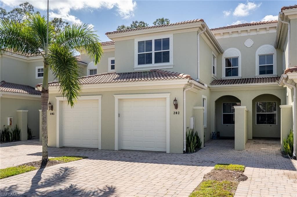 1355 Mariposa Cir 202, Naples, FL 34105-21