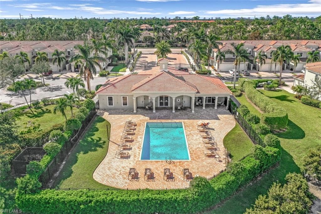 1355 Mariposa Cir 202, Naples, FL 34105-24