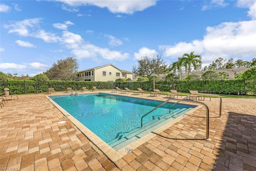 1355 Mariposa Cir 202, Naples, FL 34105-25