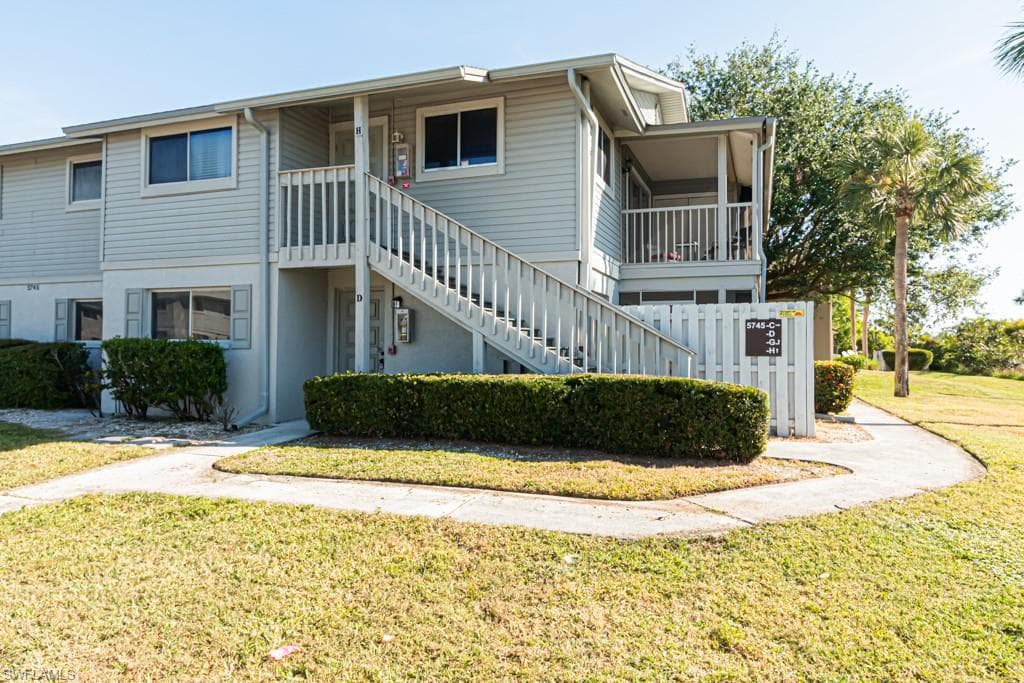 5745 Foxlake Dr D, North Fort Myers, FL 33917-29