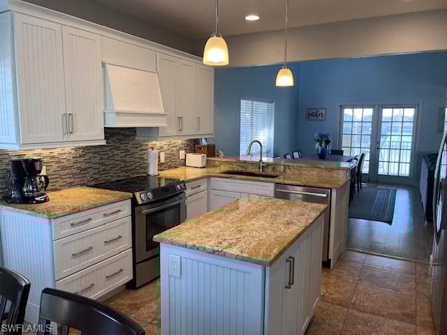 305 Colonial Ave, Marco Island, FL 34145-9