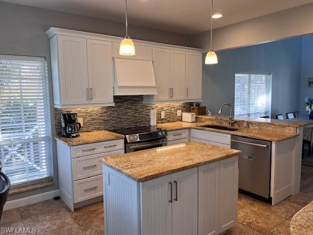 305 Colonial Ave, Marco Island, FL 34145-10