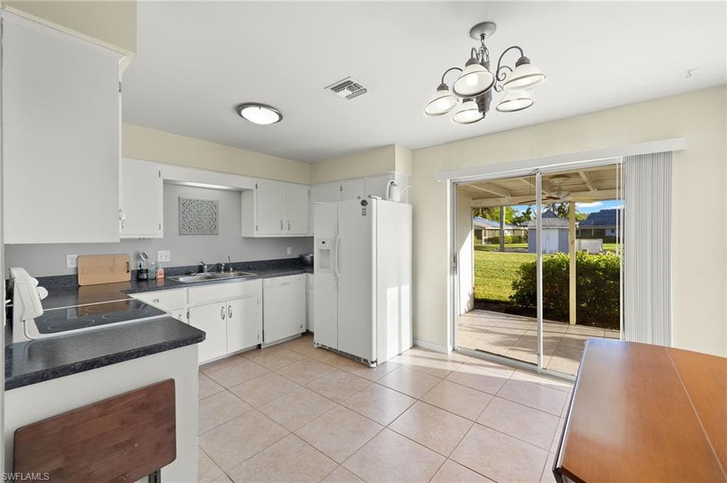 654 Palm View Dr 3, Naples, FL 34110-9
