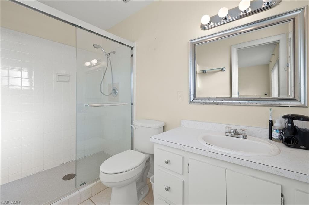 654 Palm View Dr 3, Naples, FL 34110-13