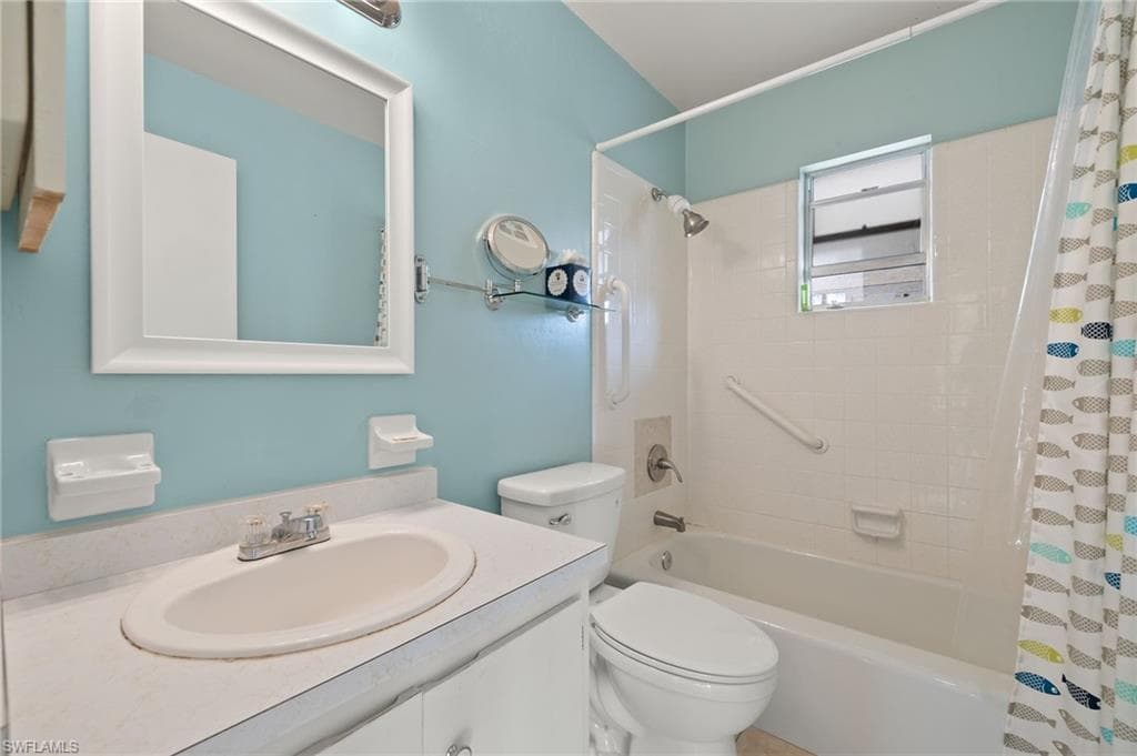 654 Palm View Dr 3, Naples, FL 34110-15