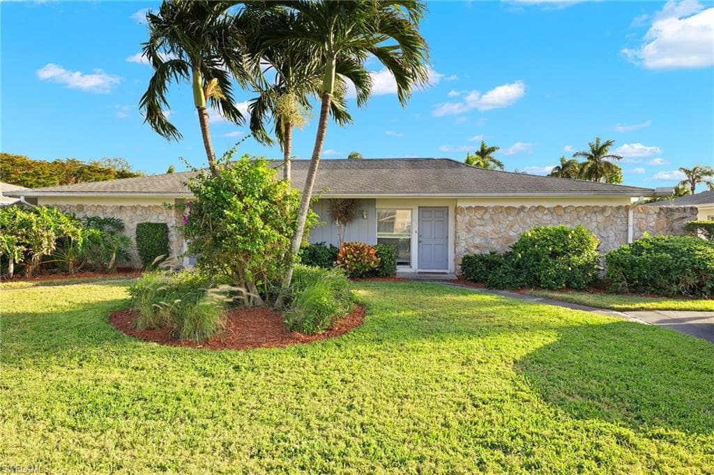 654 Palm View Dr 3, Naples, FL 34110-1