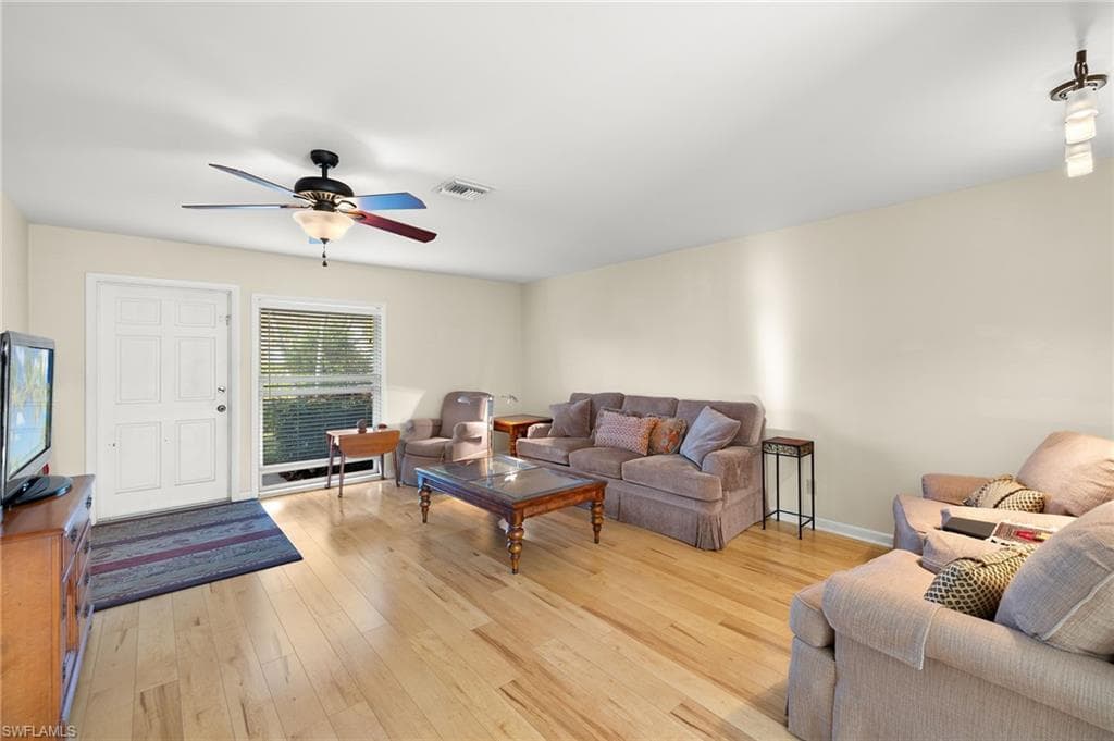 654 Palm View Dr 3, Naples, FL 34110-5