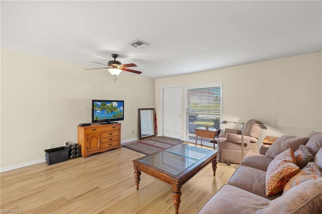 654 Palm View Dr 3, Naples, FL 34110-7