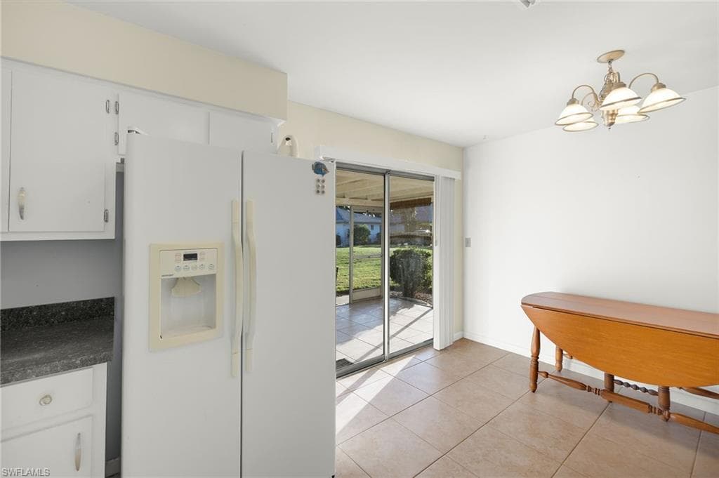 654 Palm View Dr 3, Naples, FL 34110-8
